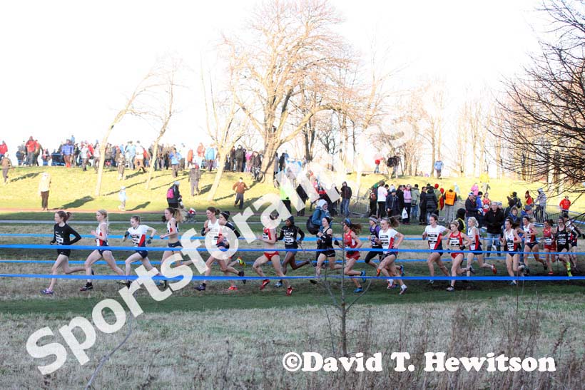 Soon after the start of the senior womens 6k BUPA Great Edinburgh Cross Country. Photo: David T. Hewitson/Sports for All Pics